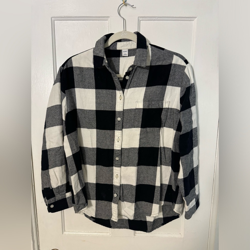 Old Navy black/white buffalo plaid flannel, women’s size S small.  EUC